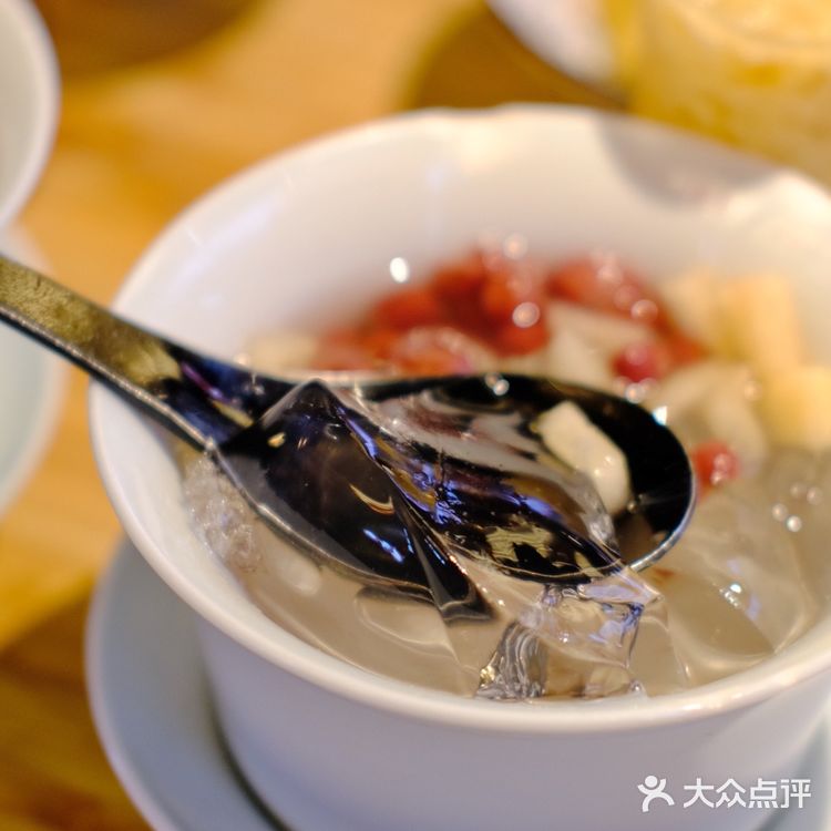 成都探店｜没吃过这家水煮牛肉，不算来过四川
