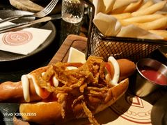 -BOURBON 玻本美式餐厅酒吧(虹桥新天地店)
