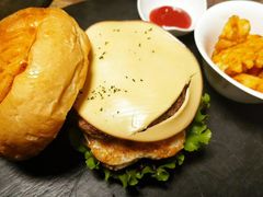 -HIGH FIVE哈福手工汉堡(桂林路店)