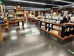 -外研书店(北京外国语大学西校区北外国际大厦店)