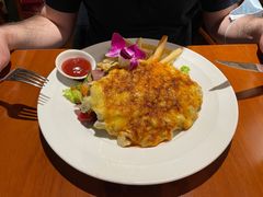 奶酪小牛肉焗猪排配薯条沙拉-申德勒加油站西餐厅(日坛路总店)