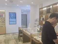 -三目眼镜·蔡司视觉合作店(青浦宝龙店)