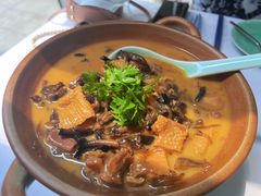 小鸡炖榛蘑-止观小馆·辽河口渔家菜(王府井店)
