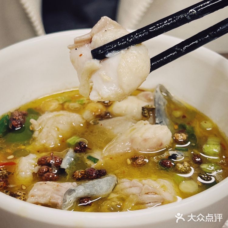 冒菜米线也好吃～btw非常好奇老板的黄焖鸡了