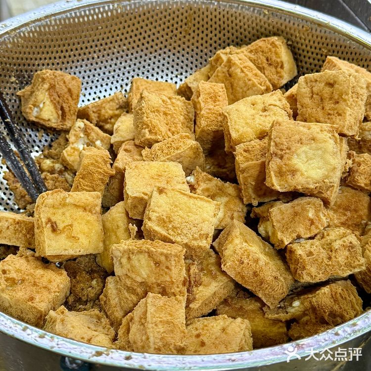 排队1小时也要吃的臭名远扬臭豆腐🥢