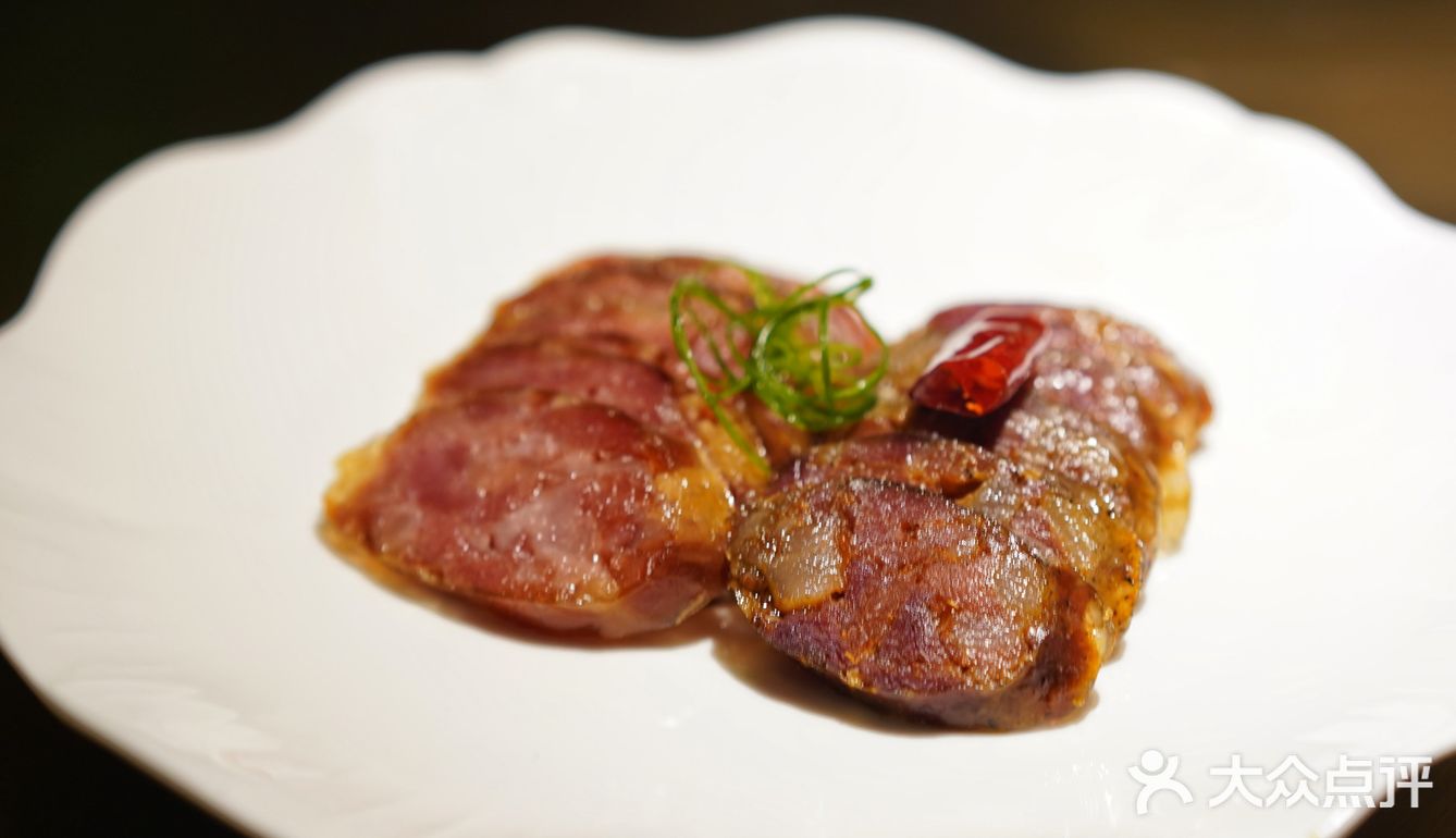 这里的萝卜干竟然塞进了臭豆腐里