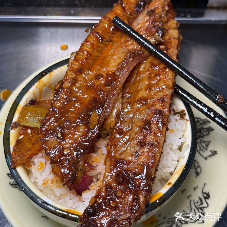 这家烤鱼在重庆生存多年必有特色！
