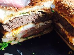 芝士汉堡-HIGH FIVE哈福手工汉堡(桂林路店)