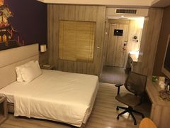 -西安大雁塔科技大学地铁站亚朵酒店