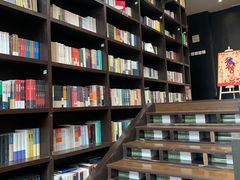 -钟书阁(松江泰晤士小镇店)