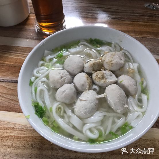 戏院前饮食店