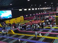 -嘿哟动霸CHUA·新潮玩运动娱乐中心·蹦床滑冰团建乐园