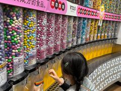-m豆巧克力世界(上海世茂广场店)