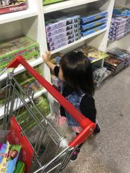-逝水玩具折扣店