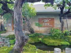 -Chom Cafe and Restaurant