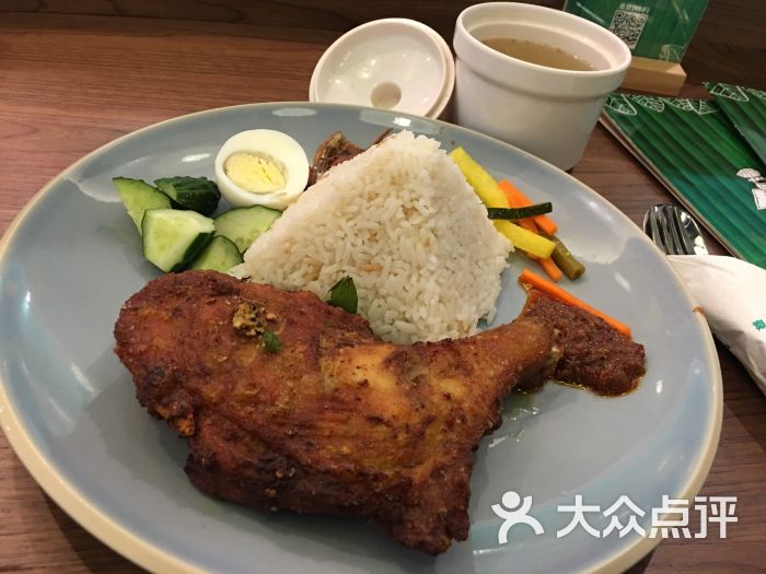 招牌炸鸡腿椰浆饭