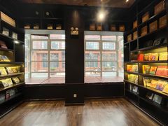 -钟书阁(松江泰晤士小镇店)