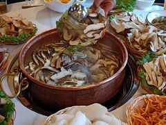 -菌海森林·非遗野生菌火锅(西山区滇池路摩根道店)