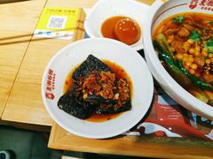 -呷佬·长沙手工米粉(金沙江路店)