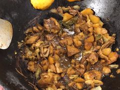 -粘豆包柴火铁锅炖