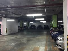 -新荟城购物中心-停车场