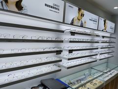 -视野联行眼镜•蔡司•依视路(温江店)