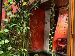 -Cuc Gach Quan Restaurant