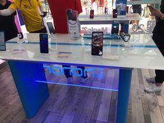 -荣耀授权专卖店(黄浦浙江中路店)