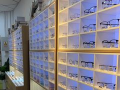 -天空之镜眼镜店蔡司依视路配镜授权零售店(望京颐堤港店)
