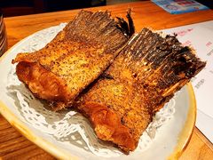 秘制炸鱼尾-阿里家·新疆烤肉酒場 by MIG