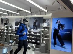 -SALOMON萨洛蒙(长沙国金街店)