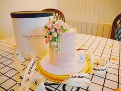 C005&nbsp;加高款鲜花蛋糕-Biteology Artisan Cakes(红庄·国际文化保税创新园店)