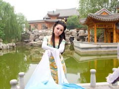 水袖-九月鹰飞汉服摄影工作室