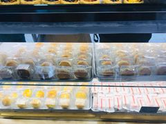 莲蓉蛋黄酥-鲍师傅糕点(春熙路店)