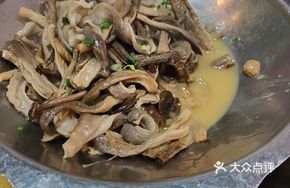 Stewed Pig's Trotter with Deer Antler Mushroom