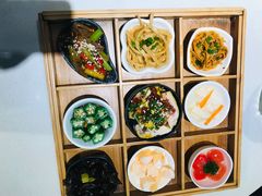 九宫格玲珑前菜-新仙清汤牛腩(铜锣湾店)