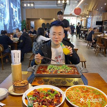 放弃了大企业，专门的开了这家面馆