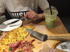 -乐凯撒披萨(东方新世界店)