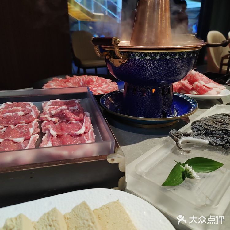 五棵松华熙宾利展厅负一层，非常好找，交通便利