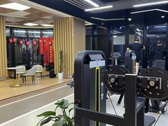 -跃动游泳健身俱乐部(新华传媒店)