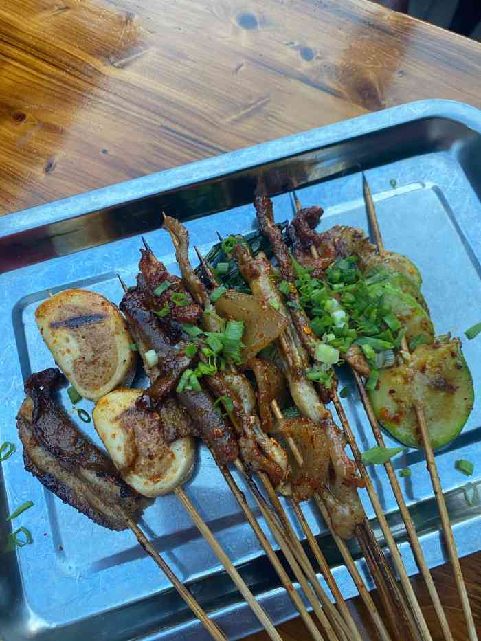 月牙山烧烤住宿-"在英国的时候看到人生一串上面居然有峨眉的.