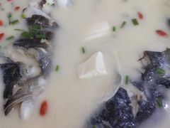 有机鱼头浓汤-浔味·山屿湖·正宗淳牌全鱼宴老字号