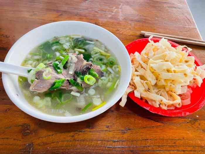 陈氏华山路小碗驴肉汤(魏紫路店)-"早上喝碗汤 一天有活力三天不喝汤