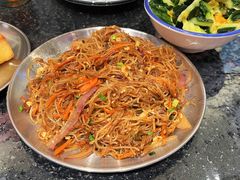 -何妹湿辣牛肉·粤式烧烤砂煲(桂雅路店)