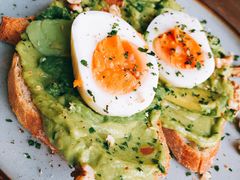 牛油果煮蛋吐司-RAC BAR(安福路店)