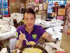 浓厚原只鸡煲花胶汤-鲜入围煮花胶鸡海鲜火锅