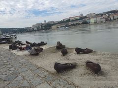 -多瑙河畔鞋履雕塑