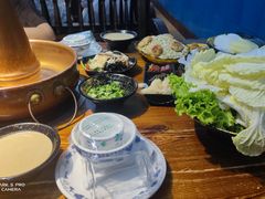 -洞庭洲·防空洞火锅·烧烤·铜锅涮肉(新百广场店)