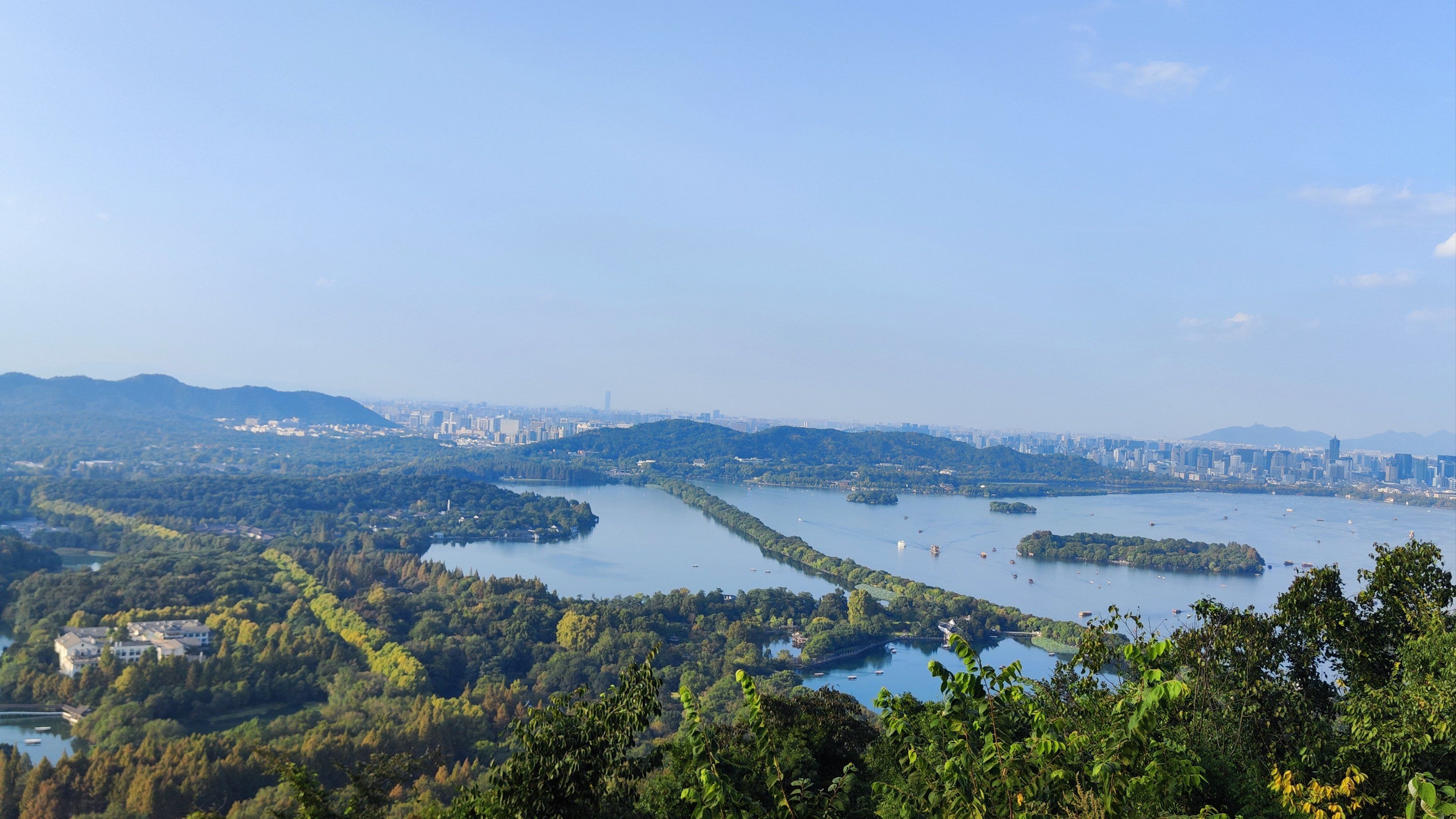 发现一个俯瞰西湖的好位置!