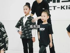 -潮童星少儿模特形体培训(郑州总校)